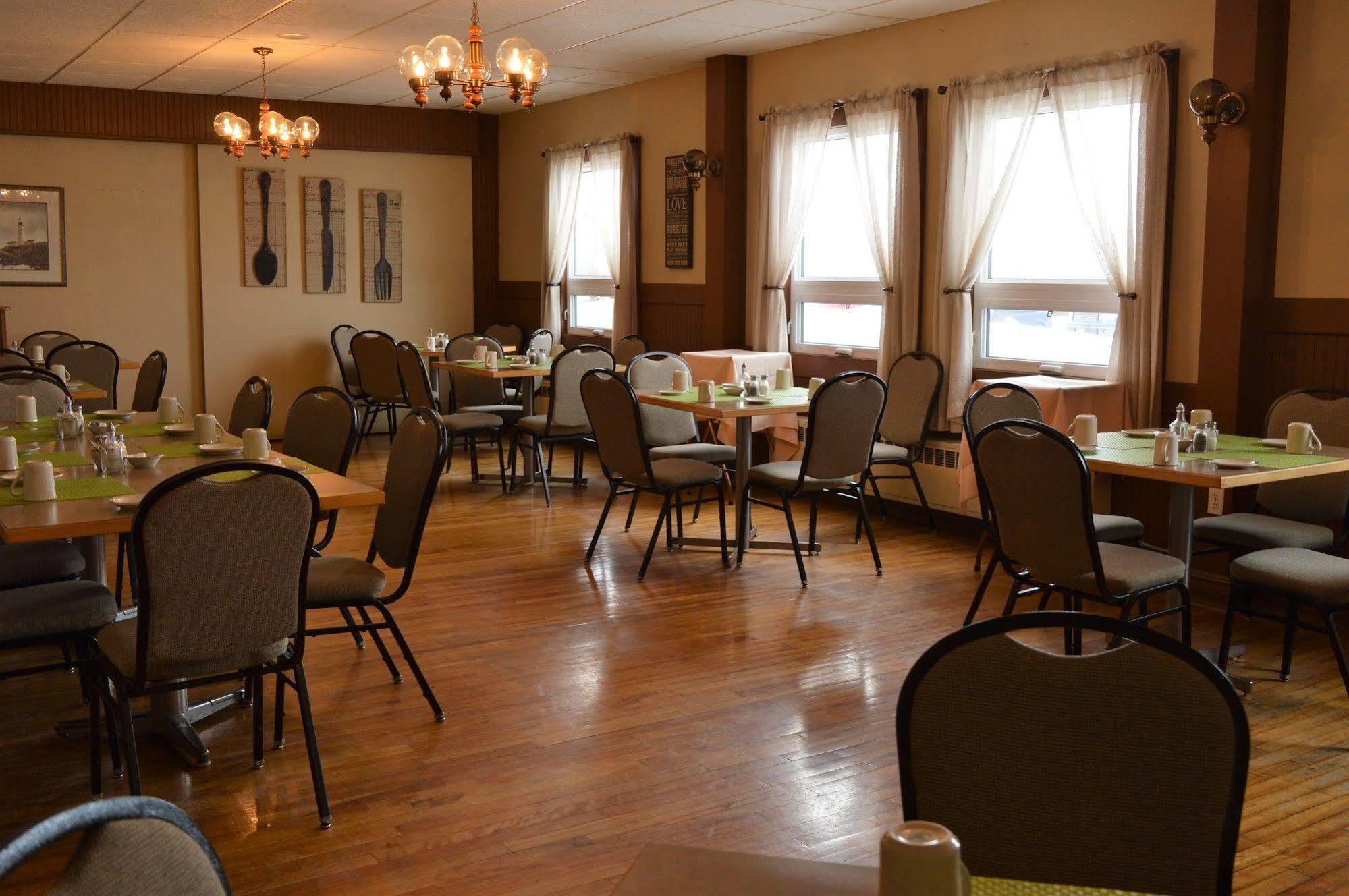 Hotel Port Aux Basques Екстериор снимка